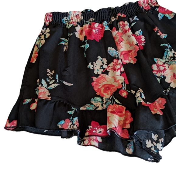 Living Doll Floral Shorts - Picture 2 of 10